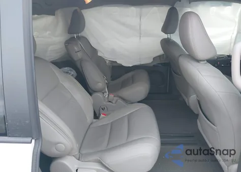 2015 Toyota Sienna Xle 8 Passenger z USA, uszkodzony, nr VIN 5TDYK3DC1FS534648